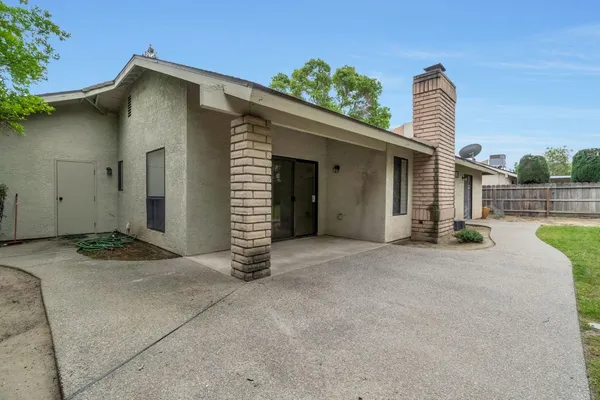 $425,000 | 1718 Ash Avenue, Clovis, CA 93611