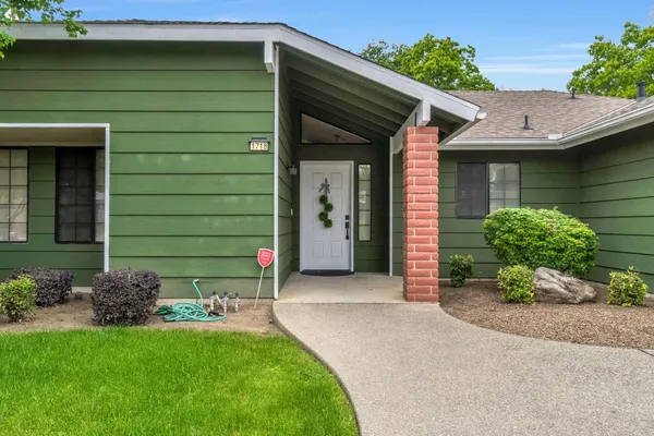 $425,000 | 1718 Ash Avenue, Clovis, CA 93611