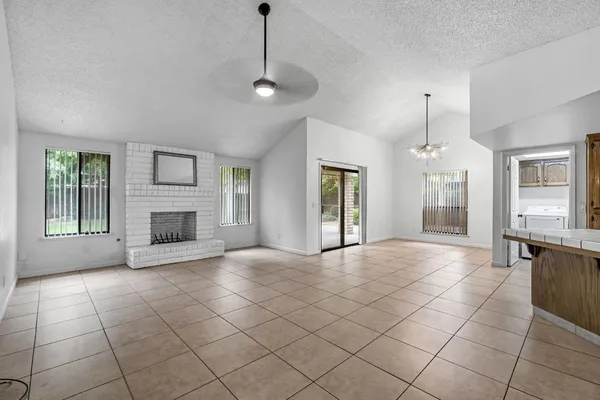 $425,000 | 1718 Ash Avenue, Clovis, CA 93611