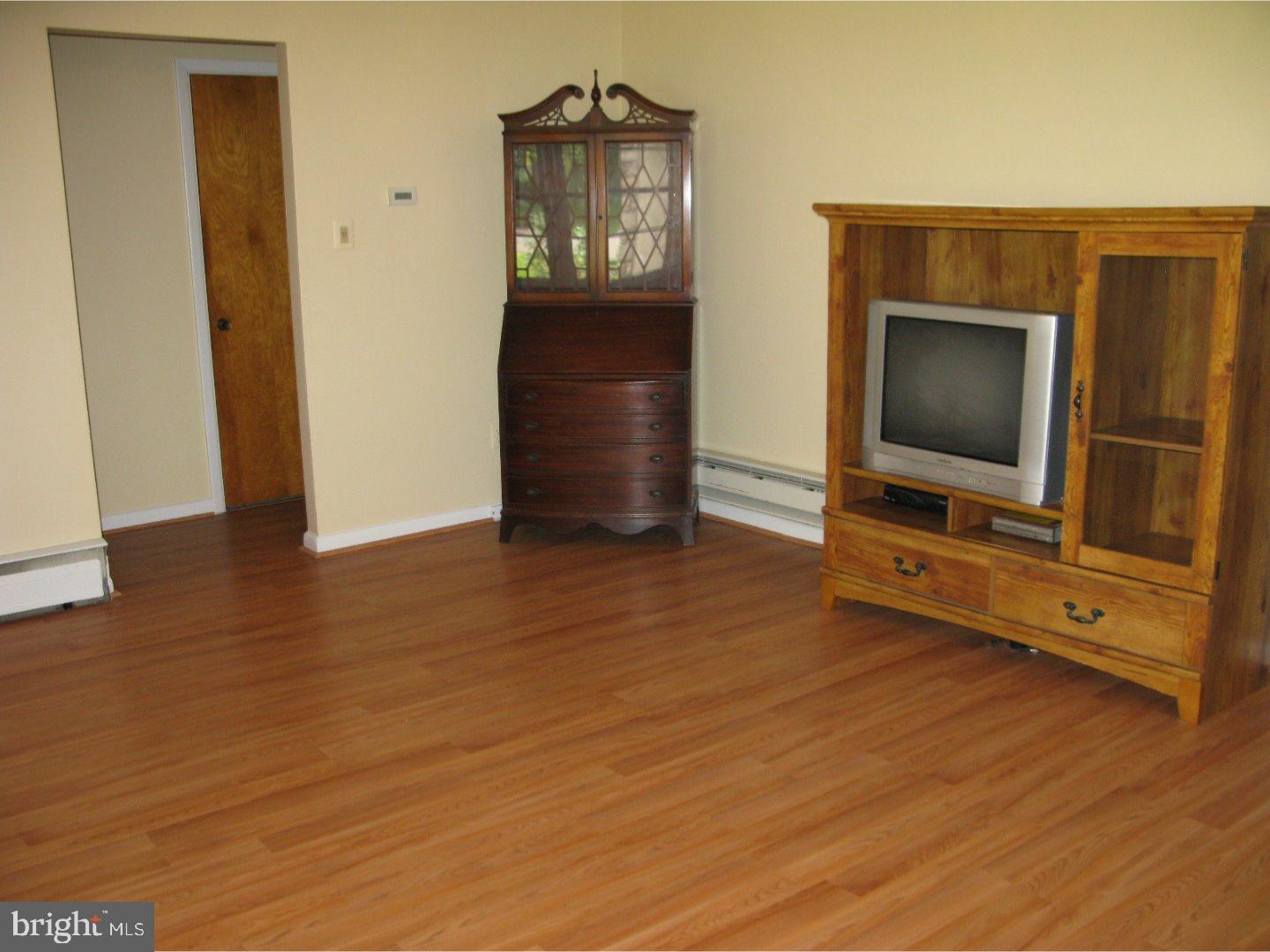316 Loller Road Hatboro, PA 19040 - Photo 8 of 21 Living Room