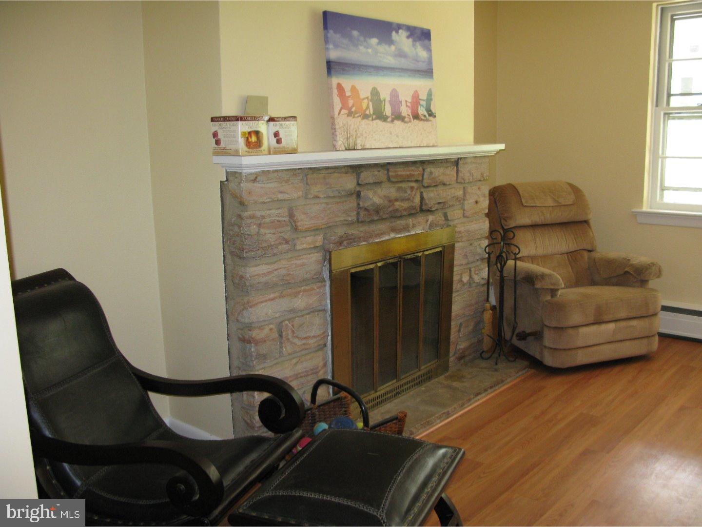 316 Loller Road Hatboro, PA 19040 - Photo 9 of 21 Living Room