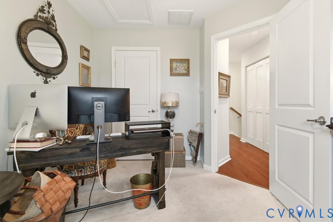 4836 Skyline Ridge Drive Midlothian, VA 23112 - Photo 35 of 44 a workspace with furniture and mirror