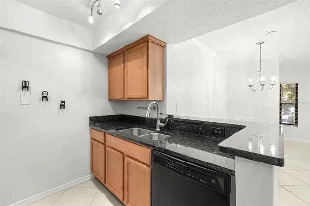 $2,000 | 710 Lyndhurst Street, Unit 223, Dunedin, FL 34698