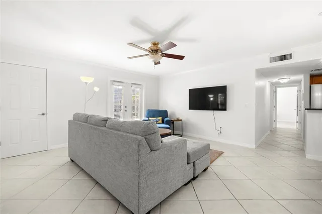 $2,000 | 710 Lyndhurst Street, Unit 223, Dunedin, FL 34698