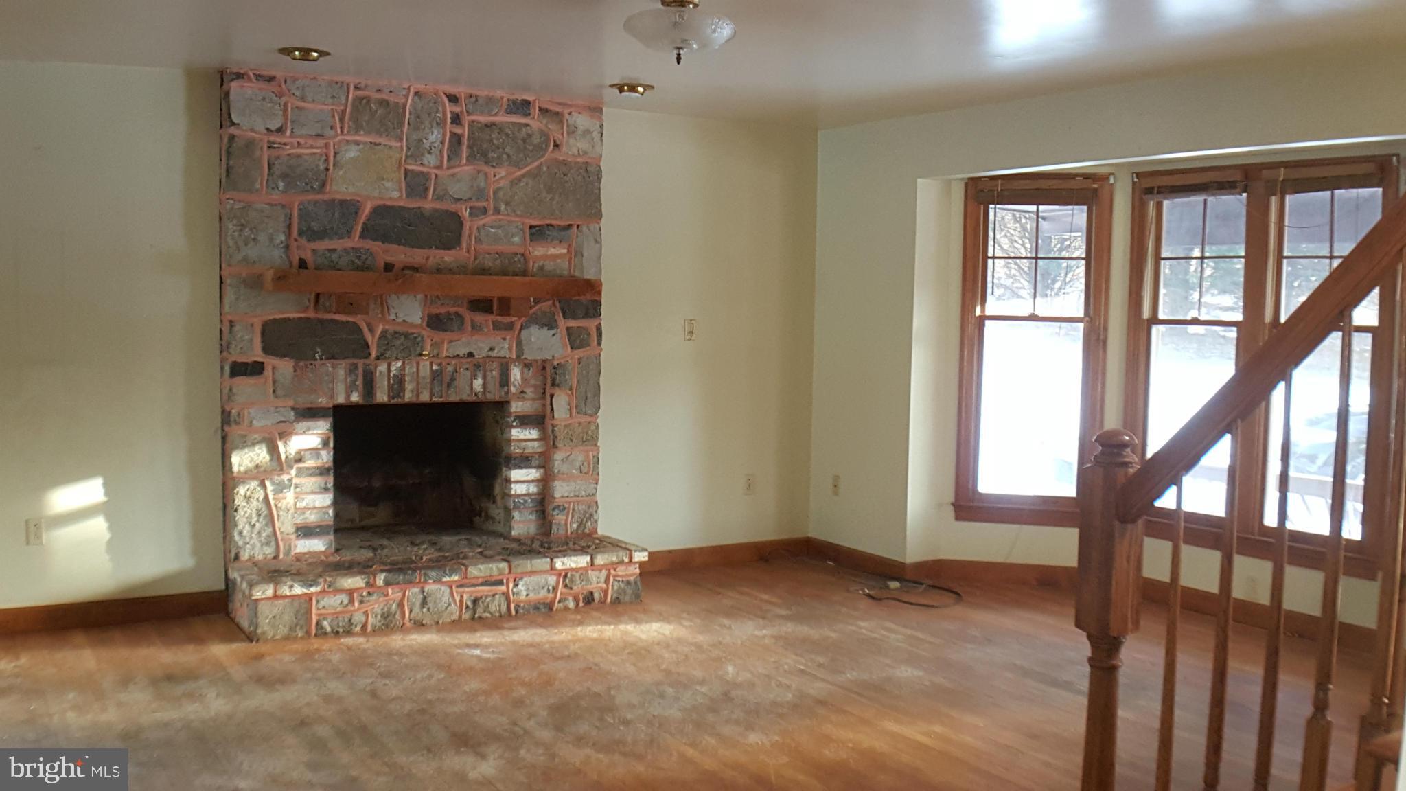 20540 Gapland Road Rohrersville, MD 21779 - Photo 15 of 20 Living Room