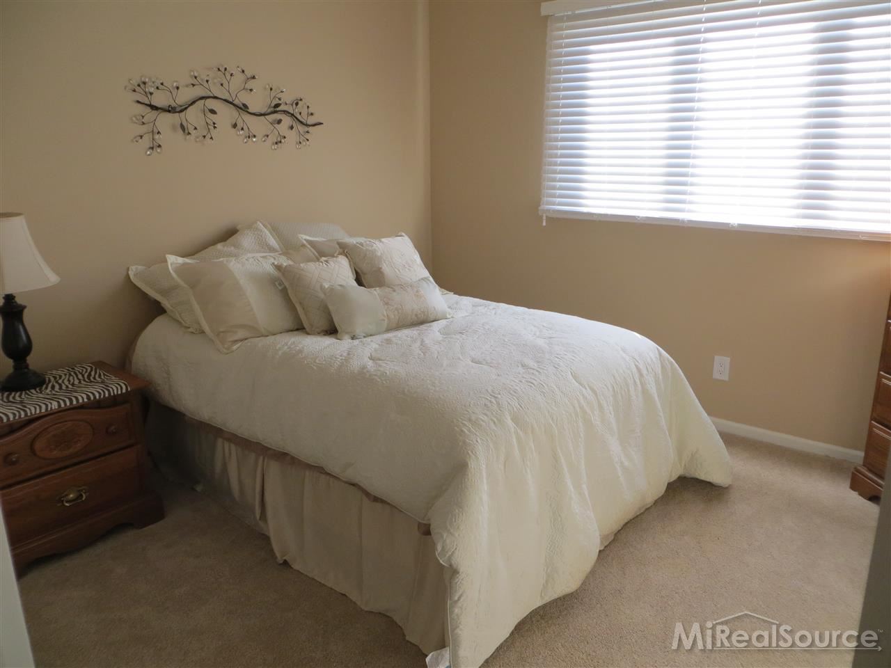 70 Vernier Road Grosse Pointe, MI 48236 - Photo 22 of 32 31227177-21.JPG