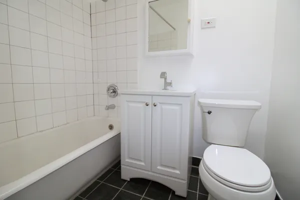 $1,425 | 293 East Deerpath Road, Unit 32, Lake Forest, IL 60045