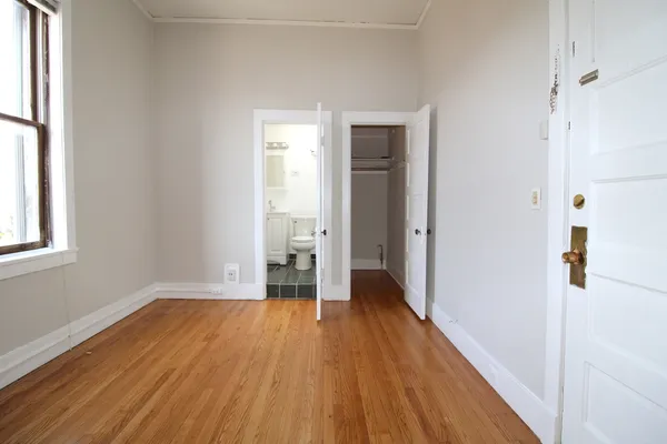 $1,425 | 293 East Deerpath Road, Unit 32, Lake Forest, IL 60045