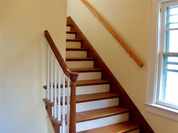 $2,400 | 51 Elmerston Road, Rochester, NY 14620