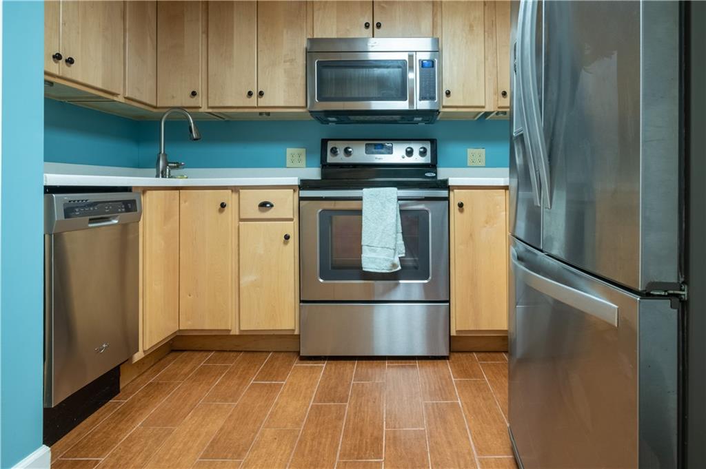 265 Chubbic Road Canonsburg, PA 15317 - Photo 19 of 22 a kitchen with appliances and cabinets