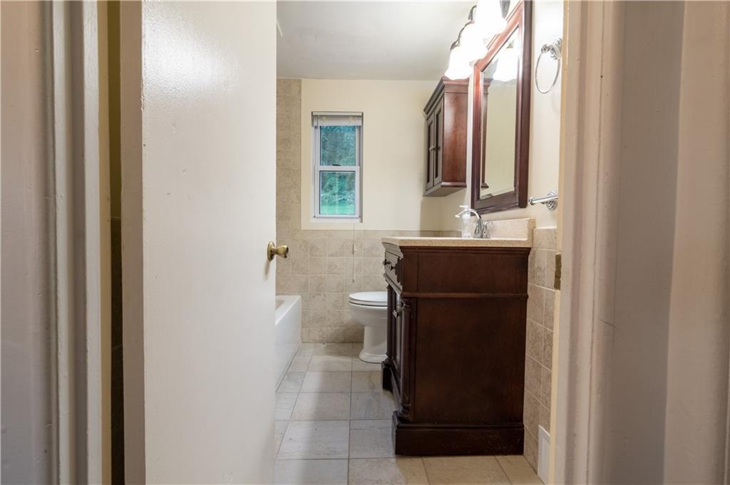 265 Chubbic Road Canonsburg, PA 15317 - Photo 20 of 22 a bathroom with a sink a toilet and mirror