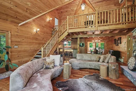 $1,200,000 | 33 Cimarron Road, Putnam Valley, NY 10579