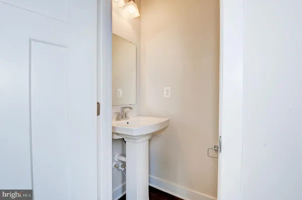 $3,200 | 13927 Airfoil Road, Herndon, VA 20171