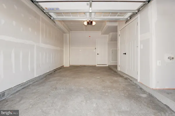 $3,200 | 13927 Airfoil Road, Herndon, VA 20171