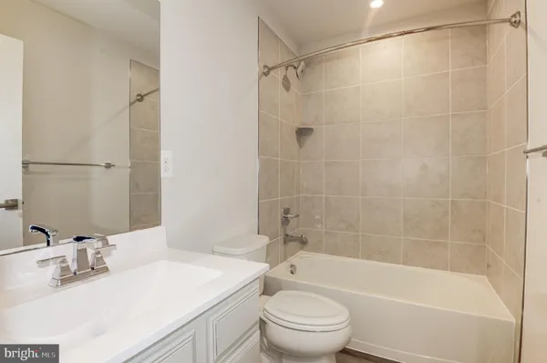 $3,200 | 13927 Airfoil Road, Herndon, VA 20171