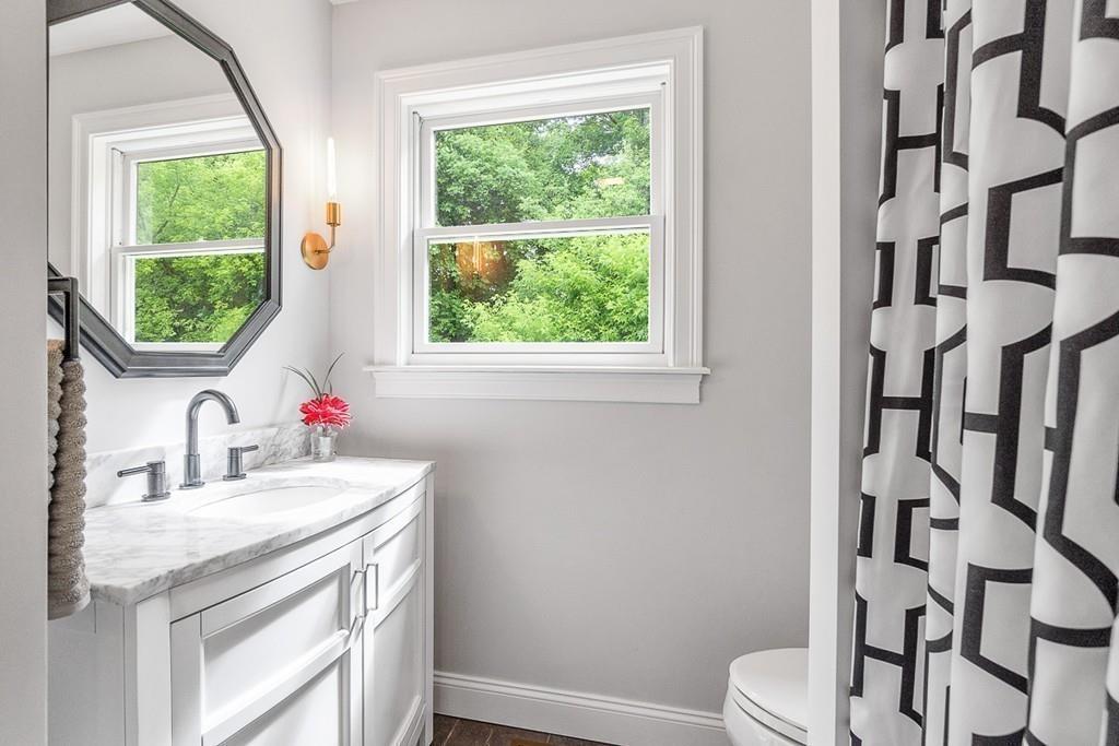 41 Windsor Park Road Lowell, MA 01852 - Photo 18 of 42 Gallery Image 18