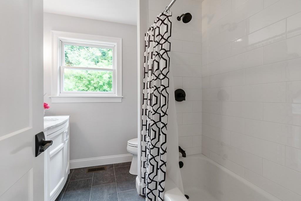 41 Windsor Park Road Lowell, MA 01852 - Photo 19 of 42 Gallery Image 19