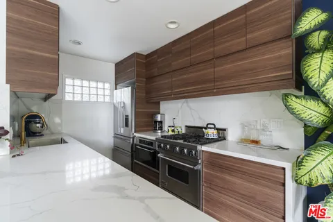 $799,000 | 1145 Larrabee Street, Unit 9, West Hollywood, CA 90069
