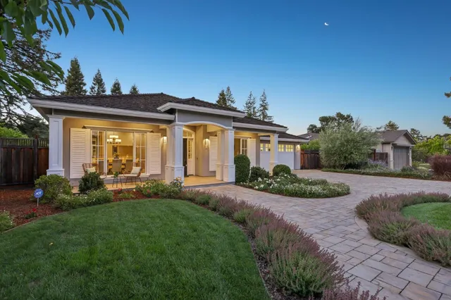 a view of a entryway of the house