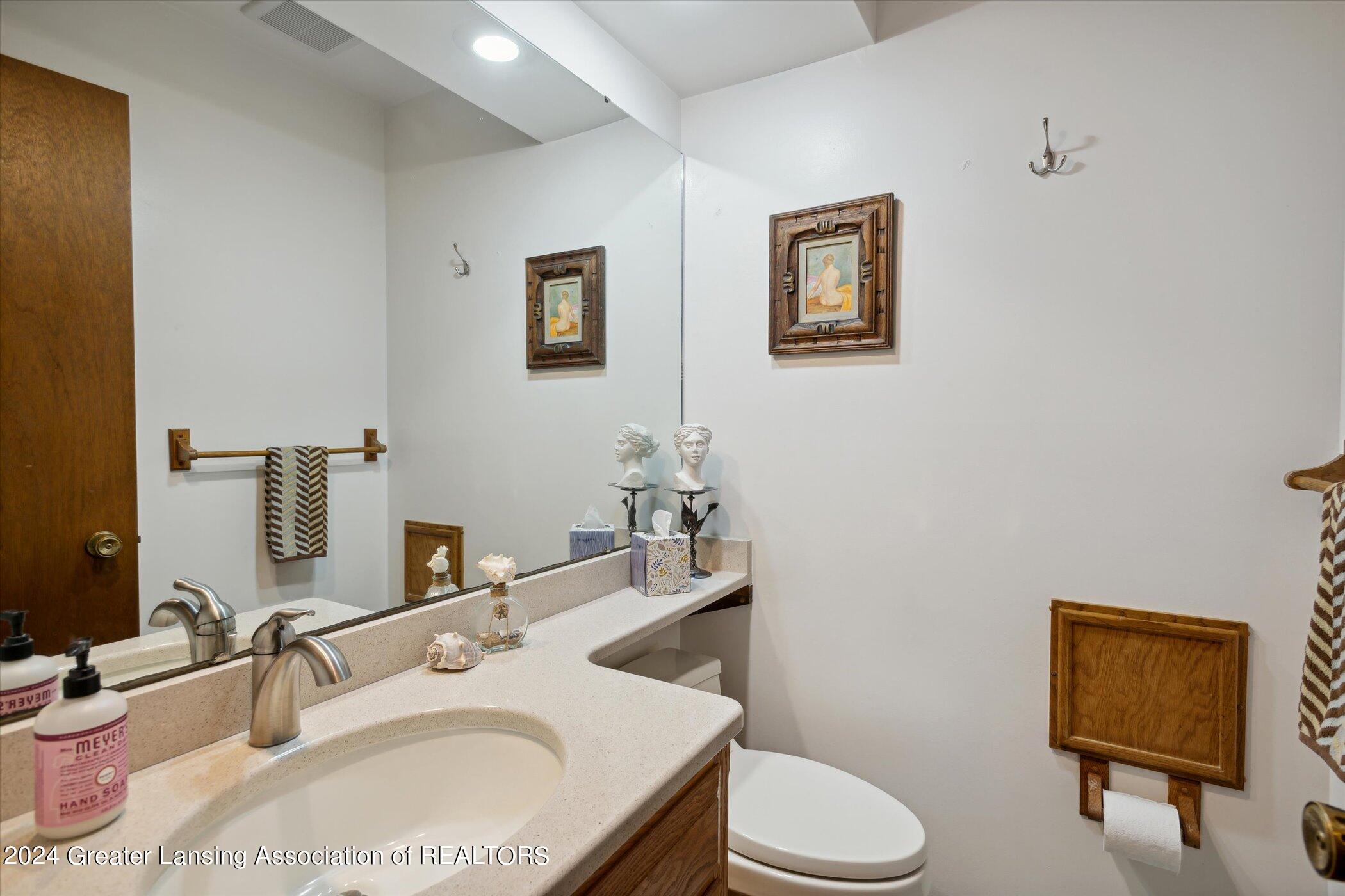 1037 North Eifert Road Holt, MI 48842 - Photo 31 of 63 27-1037-Eifert-Rd-Holt-MI-48842-WindowSt