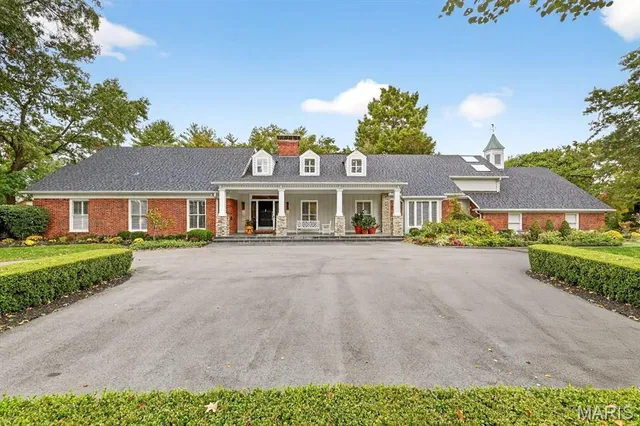$1,799,000 | 13527 Royal Glen Drive, Town and Country, MO 63131