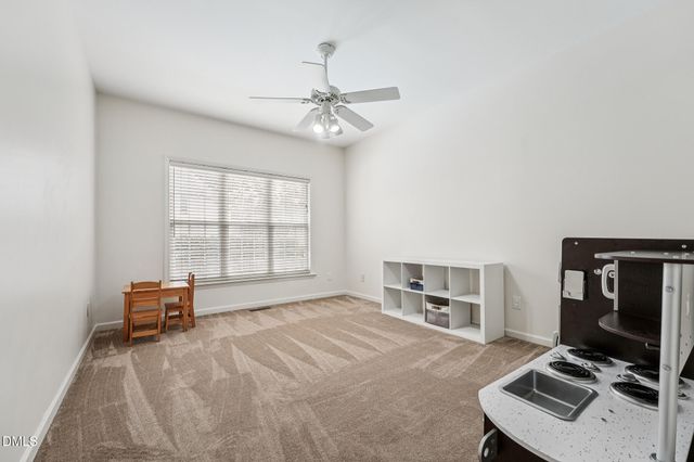 a view of livingroom with furniture and ceiling fan