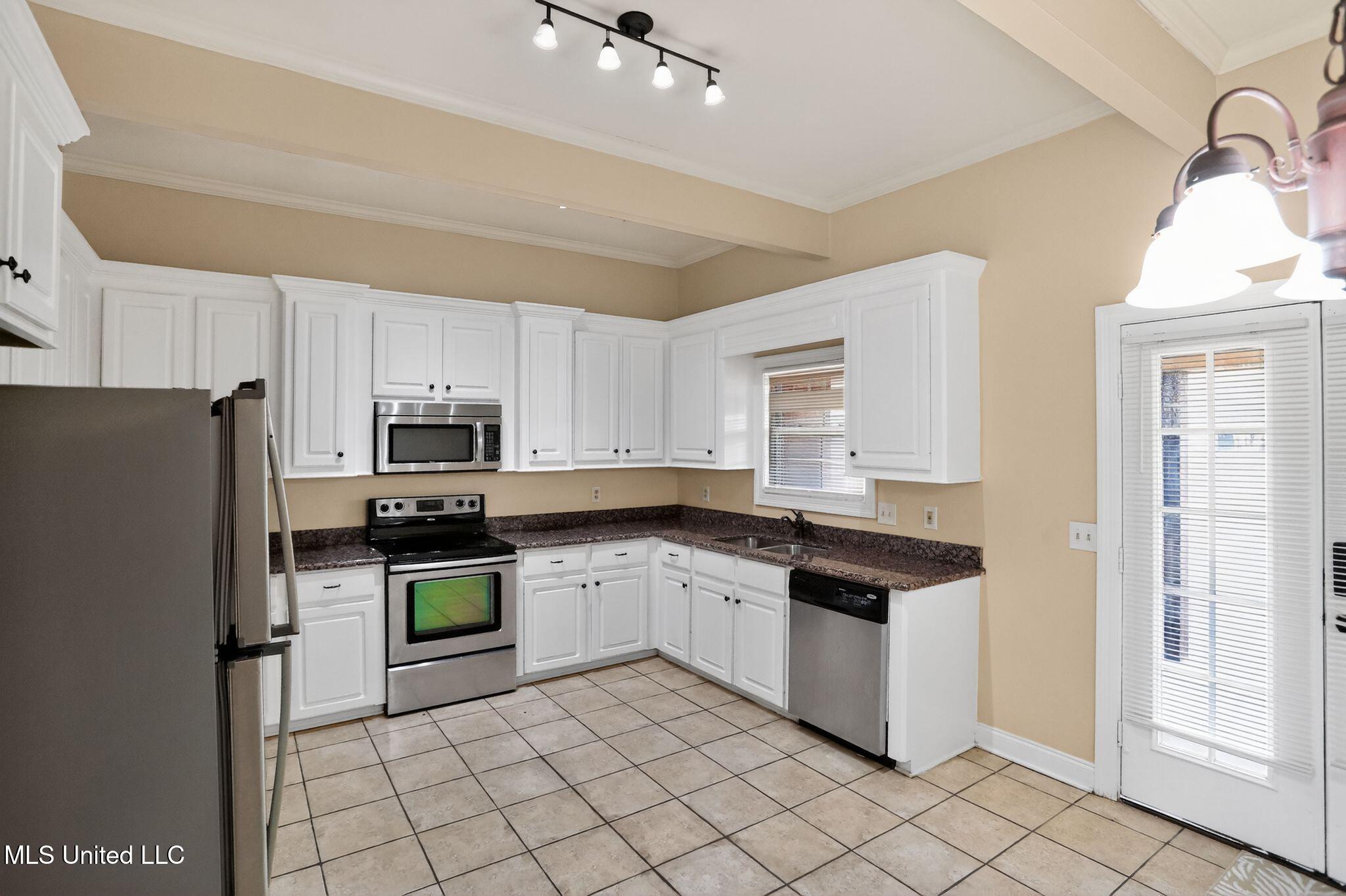 122 Palin Drive Madison, MS 39110 - Photo 10 of 37 22_122_Palin_Drive_Madison_MS_39110-Kitc