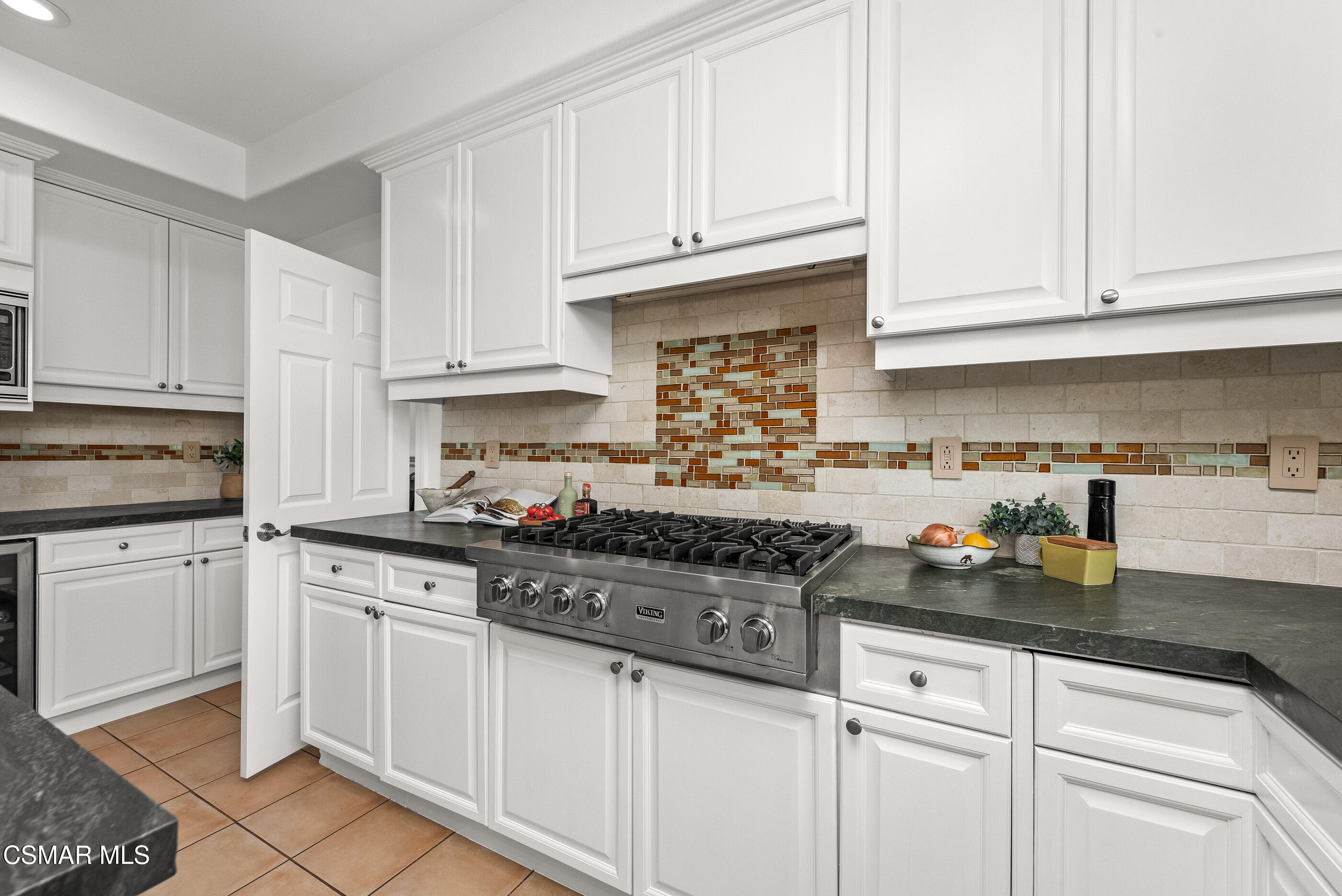 3832 Mountain Shadows Road Calabasas, CA 91301 - Photo 18 of 51 3832 Mountain Shadows Rd Agoura Hills-24