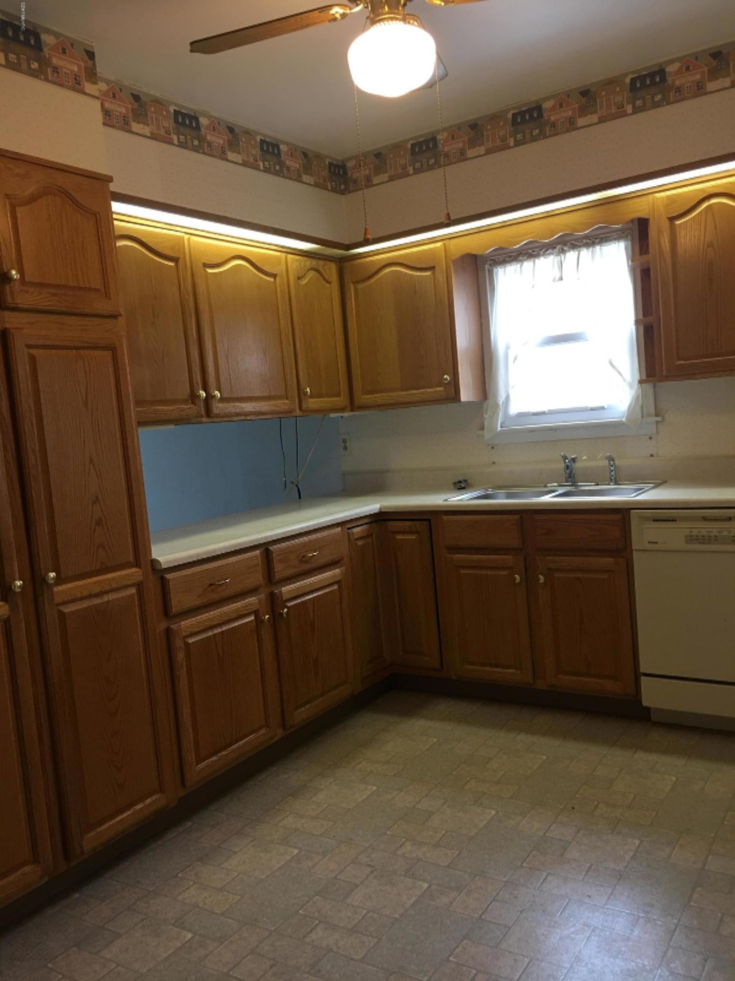 734 Upton Avenue Springfield, MI 49037 - Photo 11 of 23 CEBDABAD-02AC-48D5-99D6-FBFD1006387E