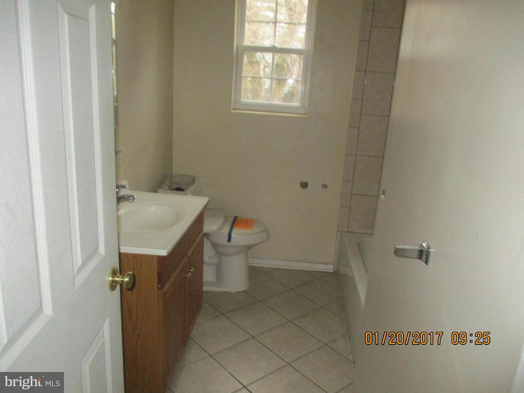6104 Manor Road Clinton, MD 20735 - Photo 7 of 16 Bath