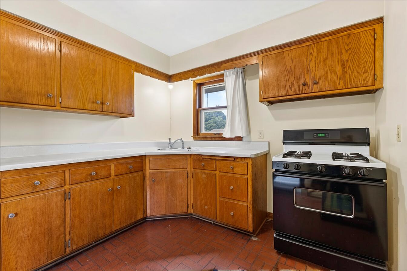 7915 45th Avenue Kenosha, WI 53142 - Photo 9 of 21 27411a7b8a2436a1129055413579135a