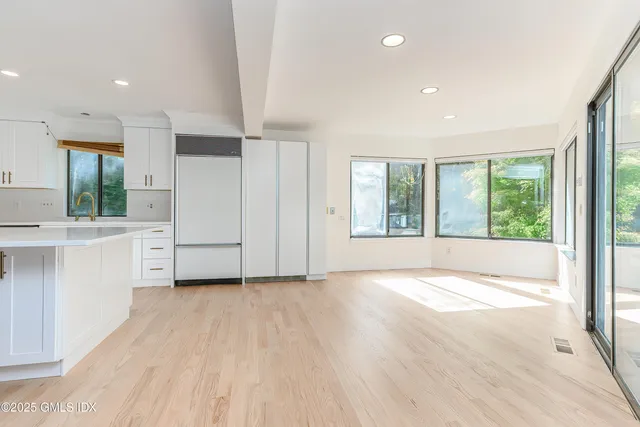 $1,350,000 | 180 Riverbank Road, Stamford, CT 06903