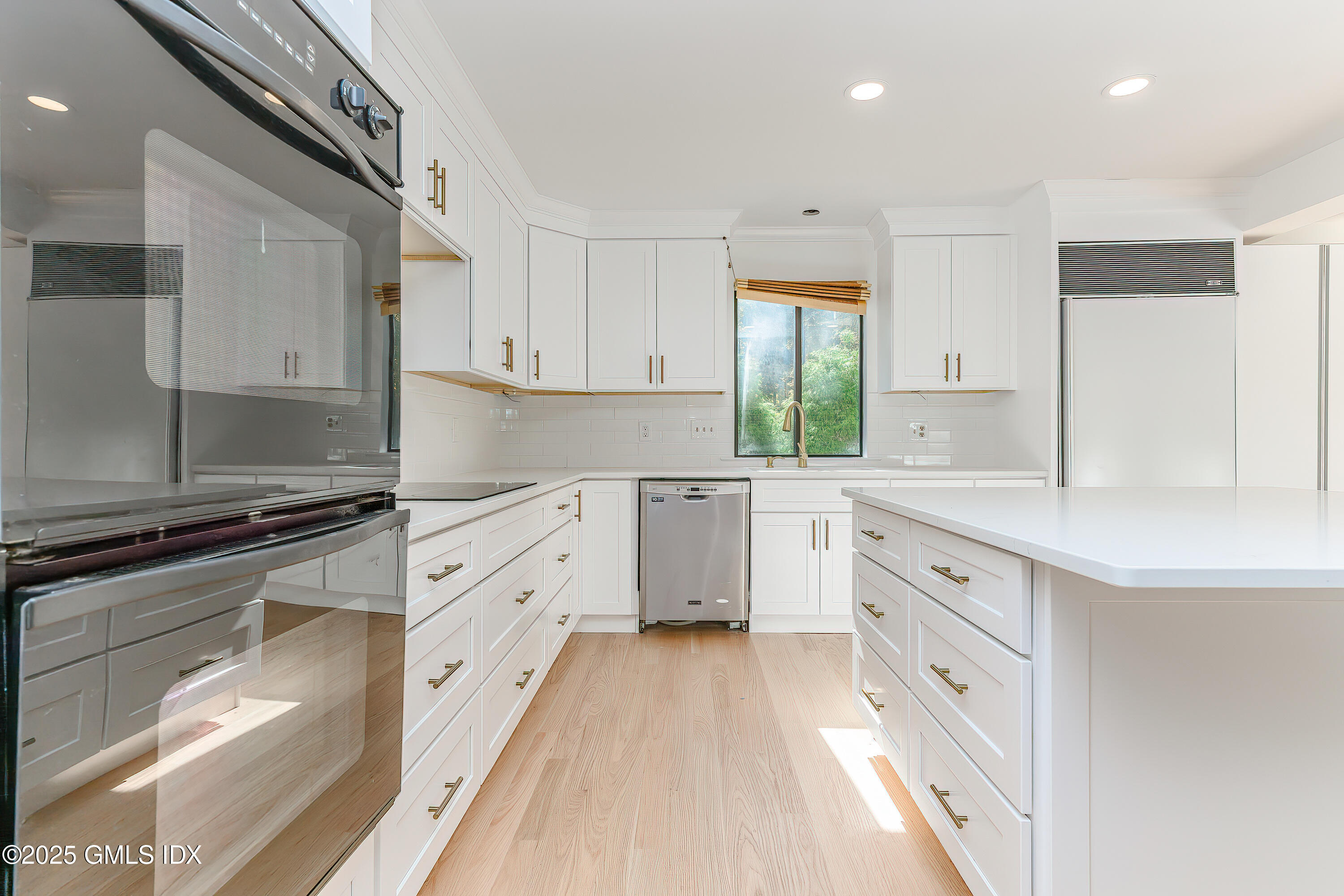 180 Riverbank Road Stamford, CT 06903 - Photo 14 of 42 Untitled-23