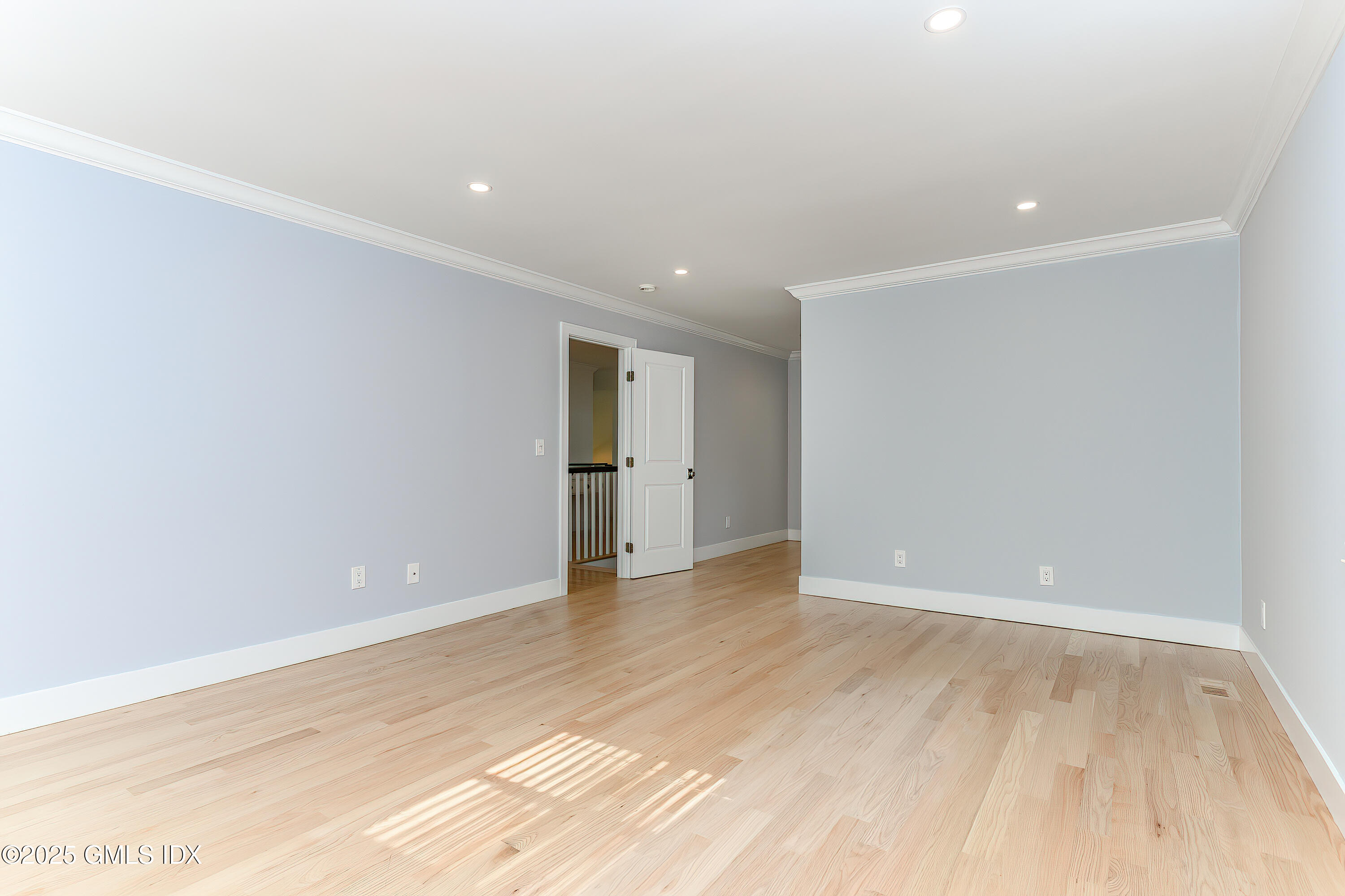 180 Riverbank Road Stamford, CT 06903 - Photo 21 of 42 Untitled-37