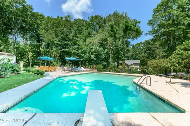 $1,350,000 | 180 Riverbank Road, Stamford, CT 06903