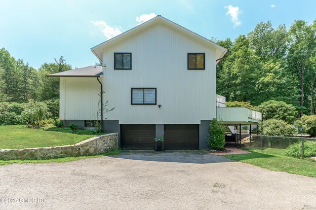 $1,350,000 | 180 Riverbank Road, Stamford, CT 06903