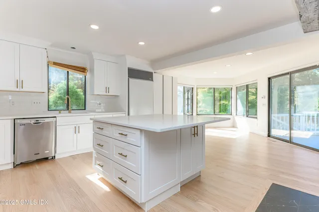 $1,350,000 | 180 Riverbank Road, Stamford, CT 06903