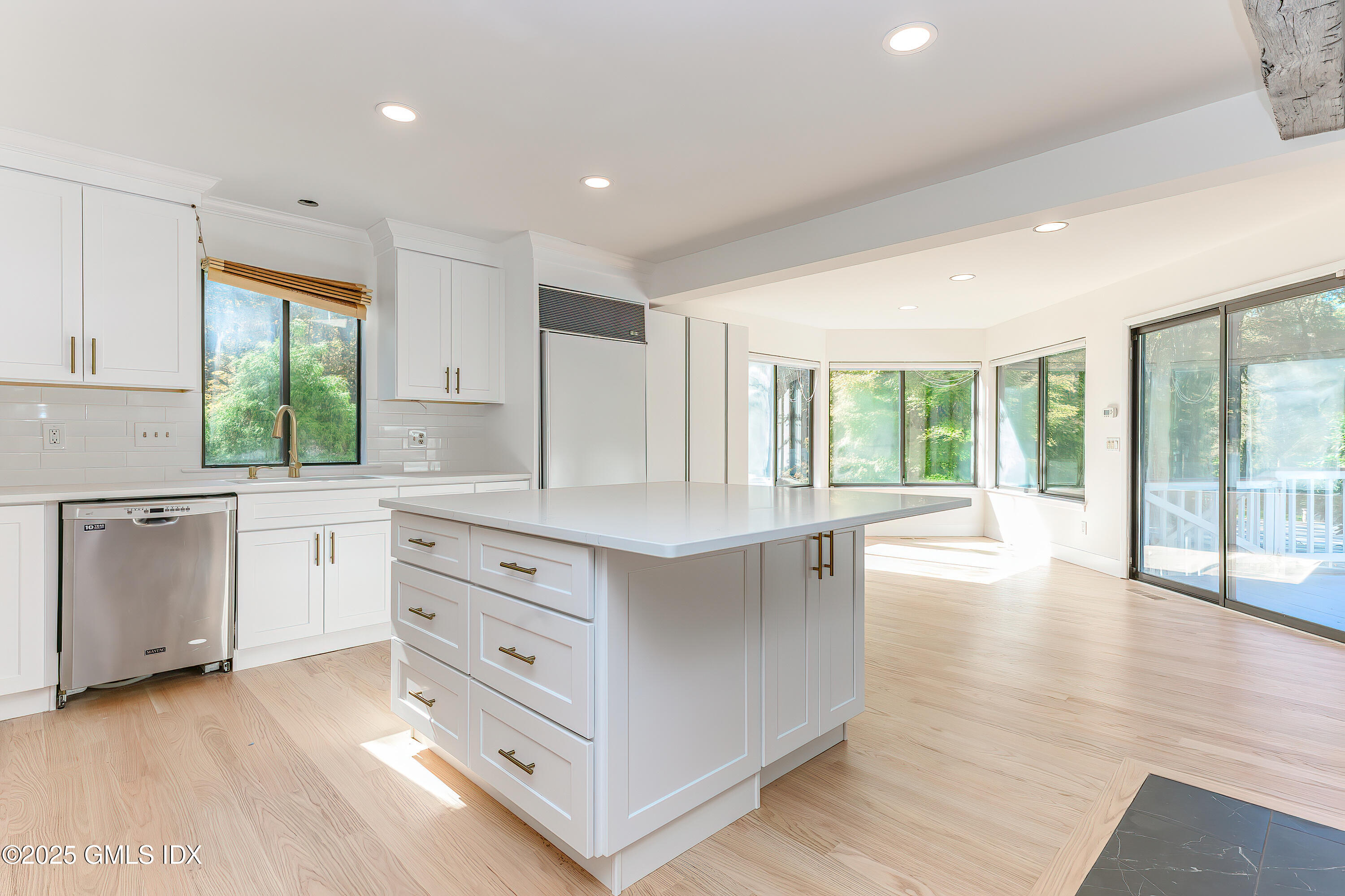 180 Riverbank Road Stamford, CT 06903 - Photo 9 of 42 Untitled-16