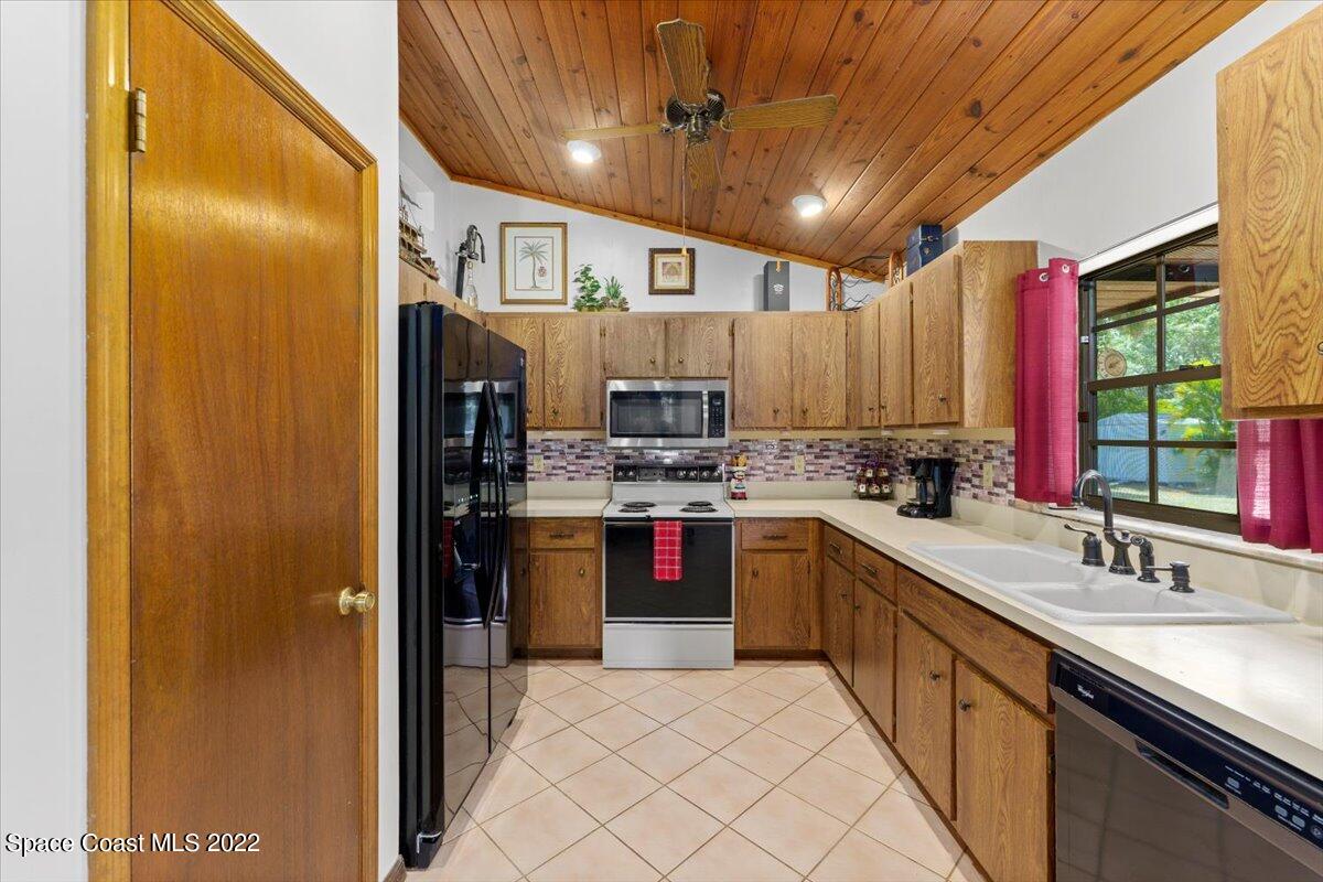 224 Rheine Road Northwest Palm Bay, FL 32907 - Photo 14 of 32 36-DSC03343