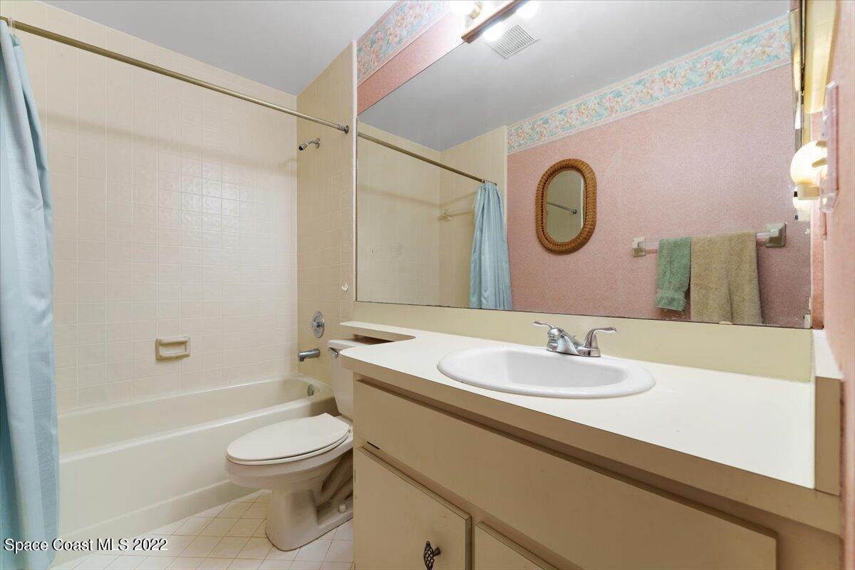 224 Rheine Road Northwest Palm Bay, FL 32907 - Photo 21 of 32 a bathroom with a toilet a sink and a bathtub