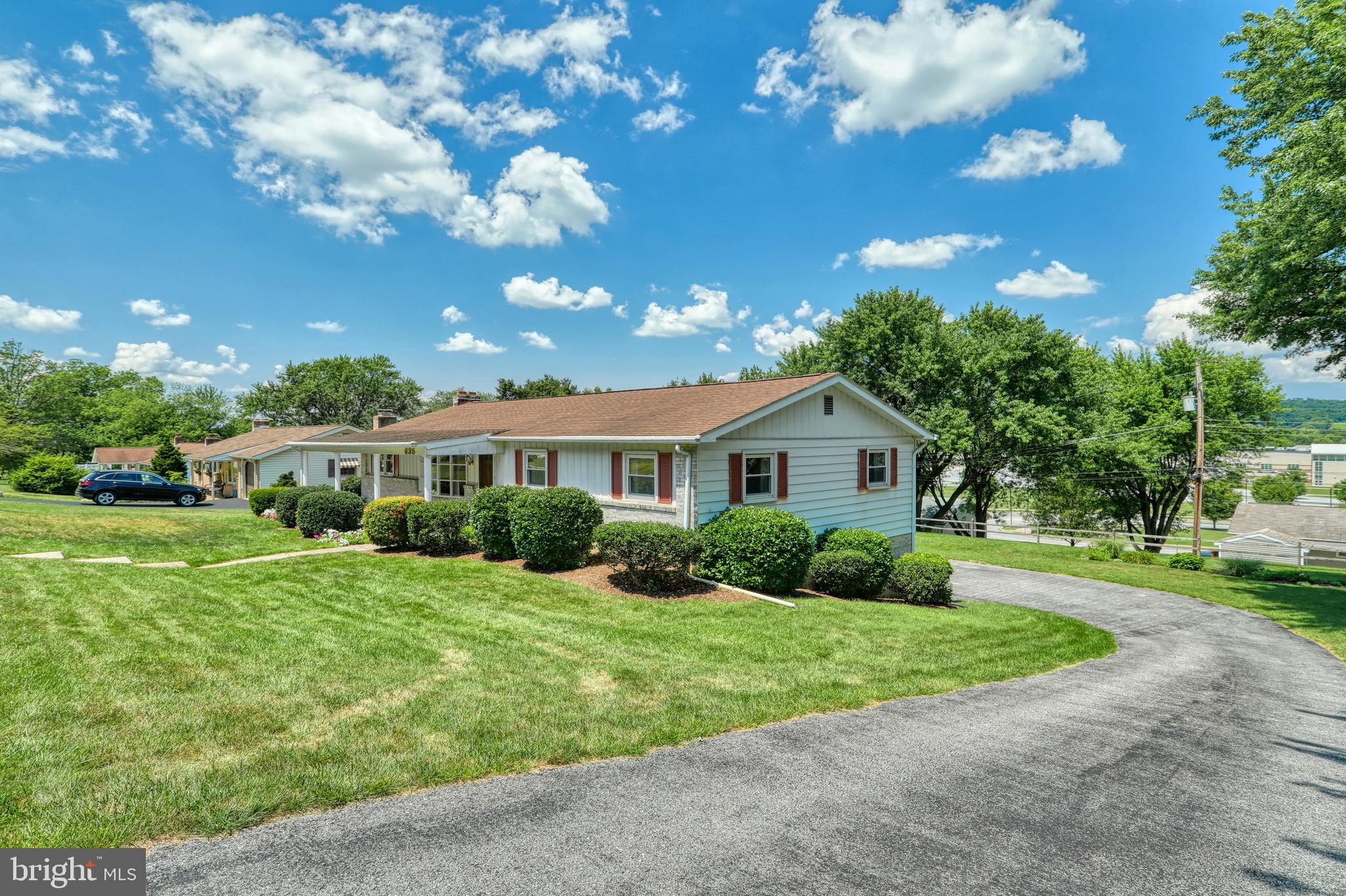 635 Hammond Road York, PA 17406 - Photo 3 of 25 Gallery Image 3