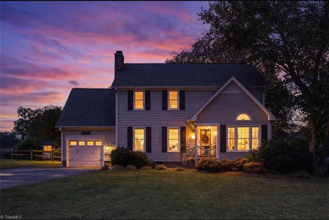 $377,000 | 3819 Oak Forest Drive, High Point, NC 27265