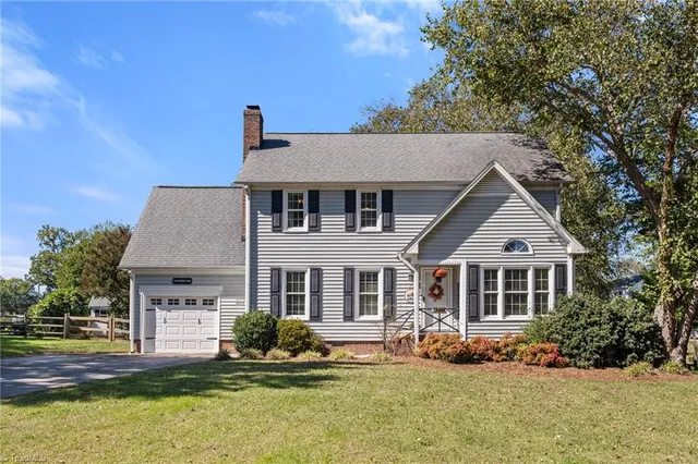 $379,000 | 3819 Oak Forest Drive, High Point, NC 27265