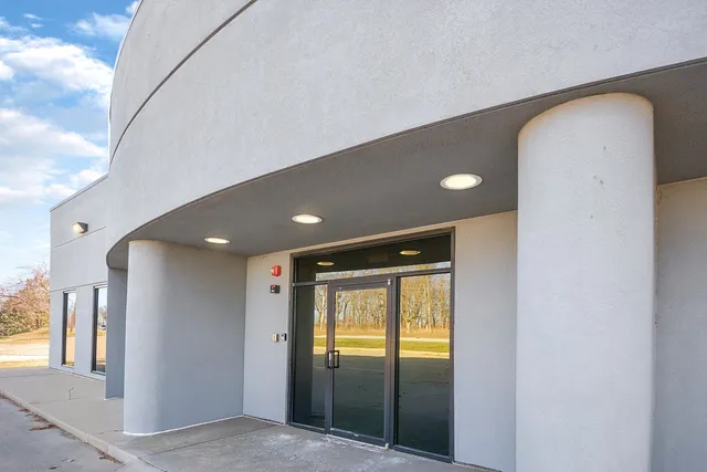 $1,500,000 | 2406 West Market Street, Bloomington, IL 61705