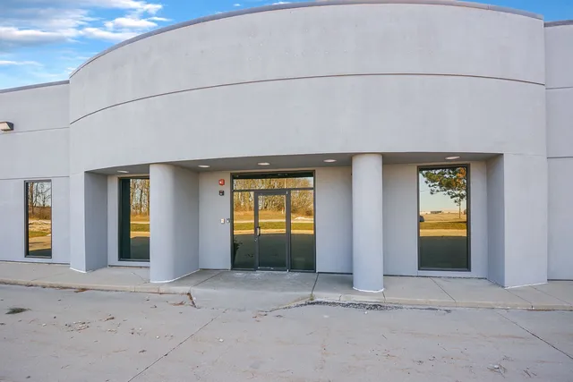 $1,500,000 | 2406 West Market Street, Bloomington, IL 61705