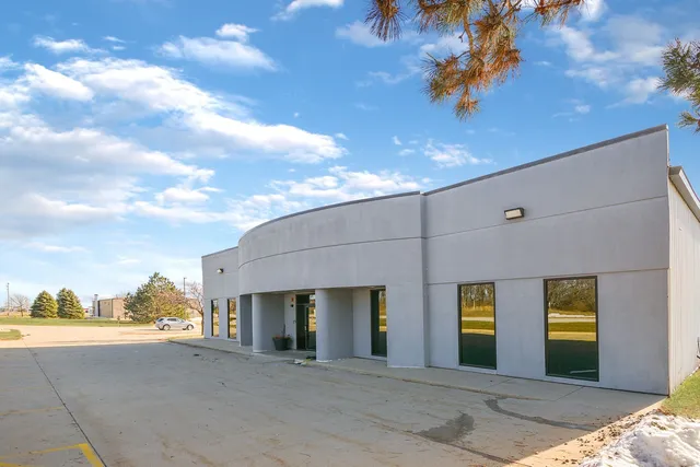 $1,500,000 | 2406 West Market Street, Bloomington, IL 61705