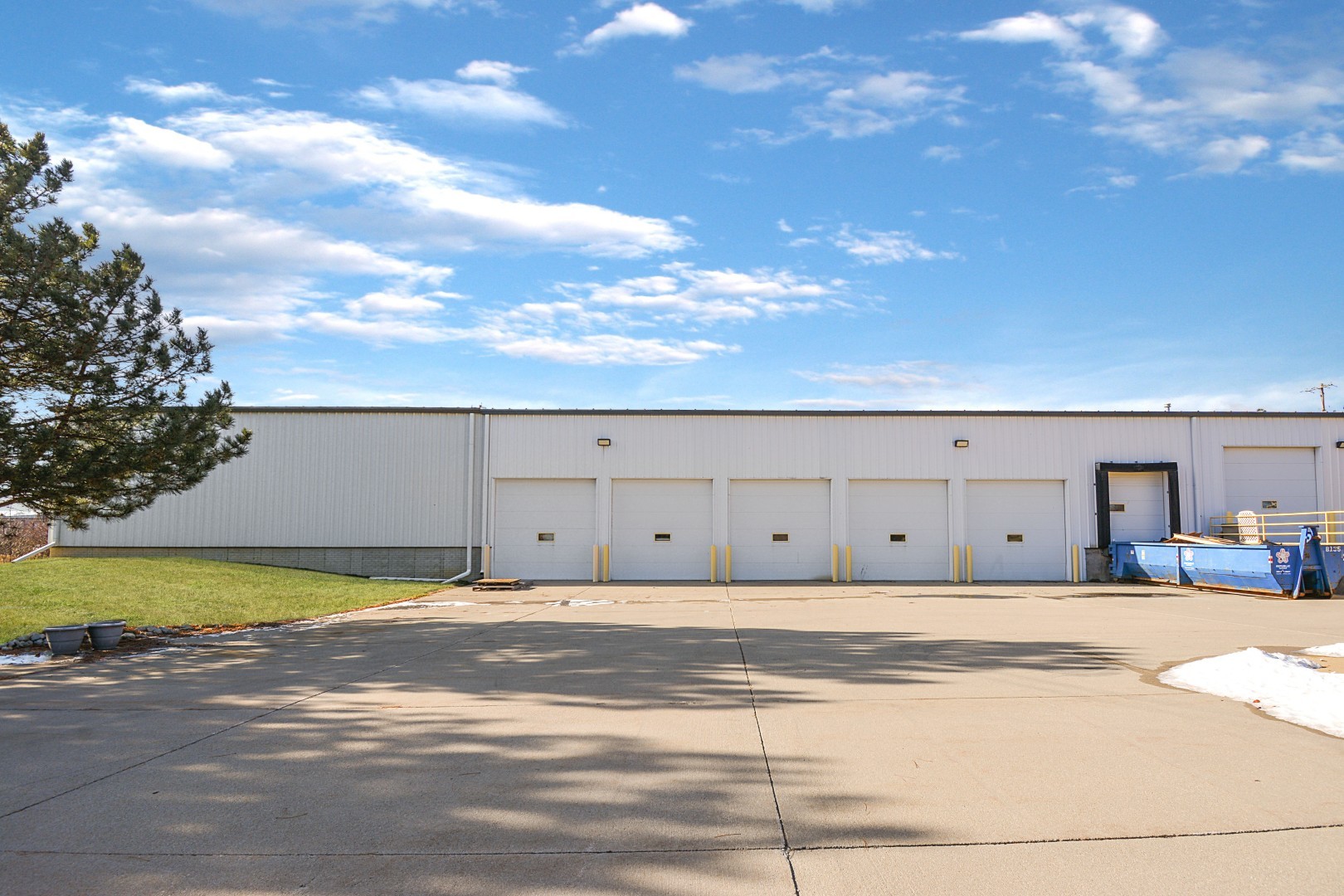 2406 West Market Street Bloomington, IL 61705 - Photo 25 of 28 a view of a swimming pool and an outdoor space