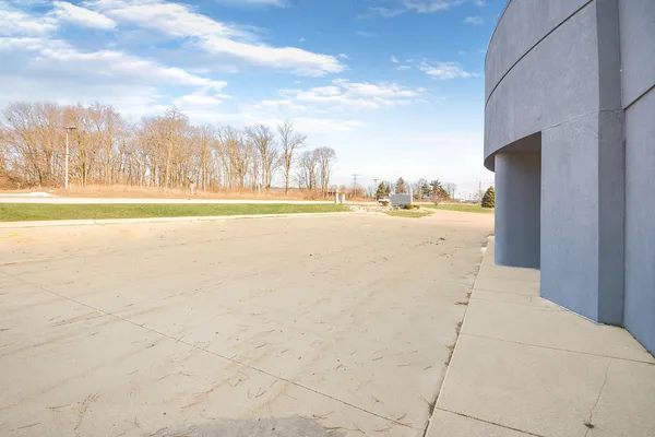 $1,500,000 | 2406 West Market Street, Bloomington, IL 61705