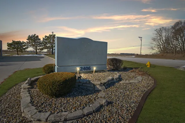 $1,500,000 | 2406 West Market Street, Bloomington, IL 61705