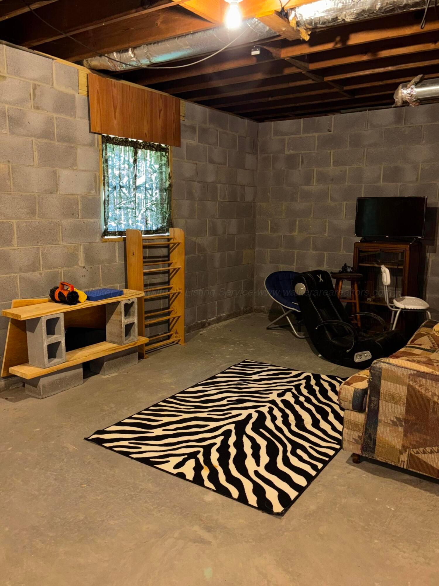 739 Old Warrior Road Sumiton, AL 35148 - Photo 32 of 42 Basement bedroom